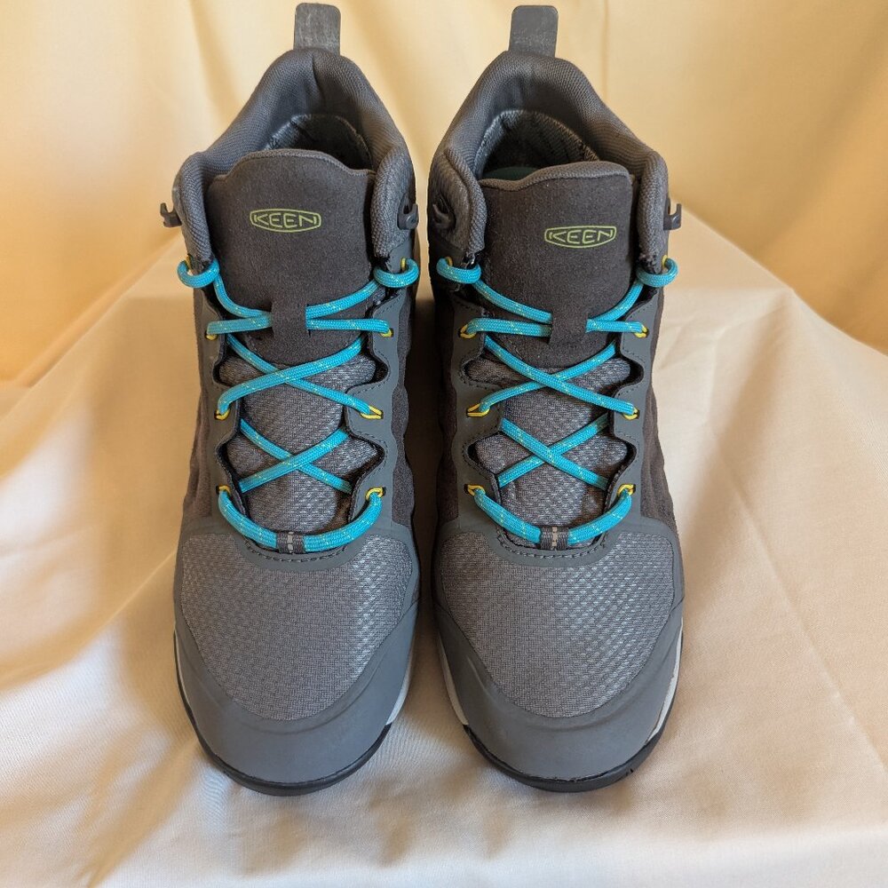 NWOB KEEN WOMENS WATERPROOF HIKING BOOTS - SZ 12 / 43
